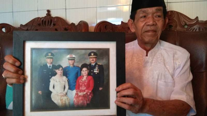 Bambang Sudarto , ayah kandung dari Kepala Staf Angkatan Udara Marsekal Hadi Tjahjanto yang kini didapuk menjadi Panglima TNI pada 2018.