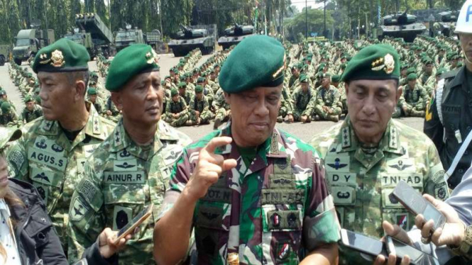 Panglima TNI Jenderal Gatot Nurmantyo di Markas Kostrad Cilodong 