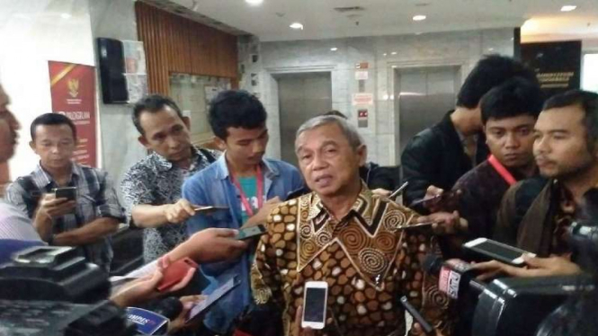 Mantan Ketua KPK Busyro Muqoddas di Gedung MK, Jakarta
