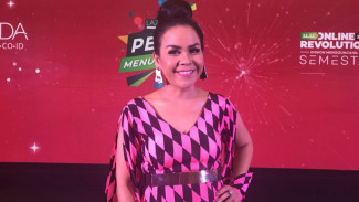 Melaney Ricardo Senang Beli Kosmetik di Toko Online