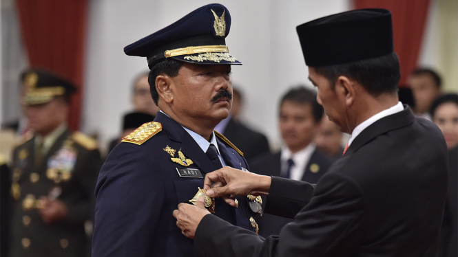 Presiden Jokowi Lantik Panglima TNI Marsekal Hadi Tjahjanto.