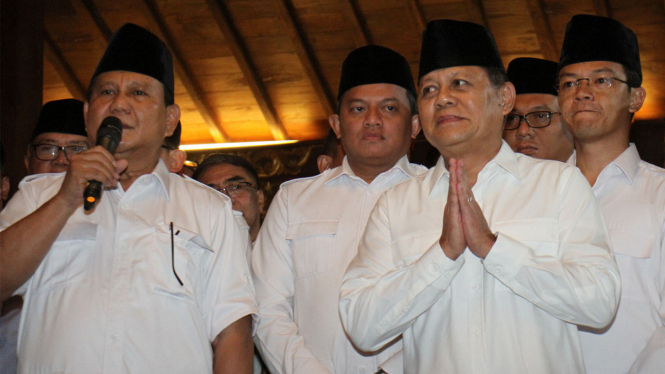 Prabowo Subianto saat mengumumkan Mayjen (Purn) Sudrajat sebagai cagub Jabar.