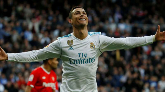 Megabintang Real Madrid, Cristiano Ronaldo rayakan gol.