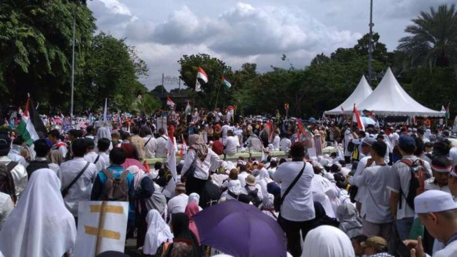Massa Aksi Bela Palestina di depan Kedubes AS Jakarta.