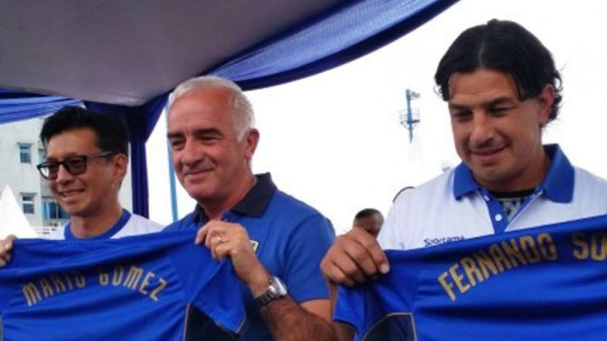 Pelatih anyar Persib, Mario Gomez, dan asistennya, Fernando Soler.