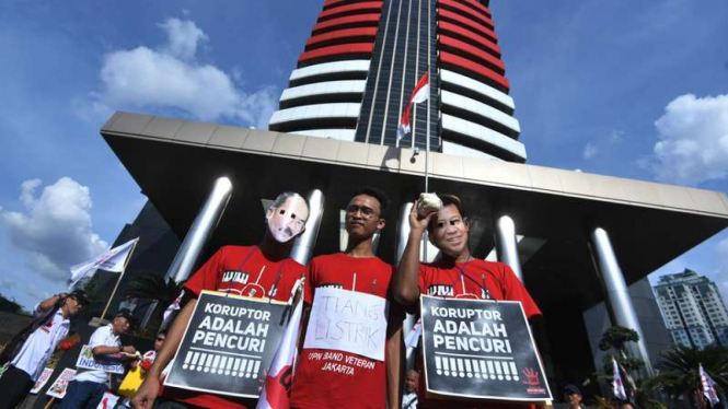 Aksi dukungan terhadap KPK melawan praktik korupsi di Indonesia