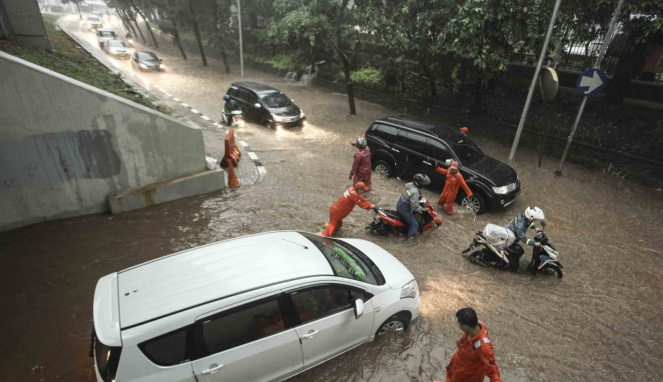Banjir Melanda Sejumlah Tempat di Jakarta. 