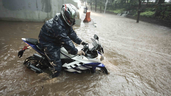 Banjir Melanda Sejumlah Tempat di Jakarta