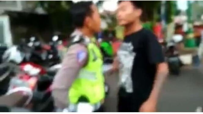 Lagi Viral Pelanggar Lalu Lintas Menantang Polisi