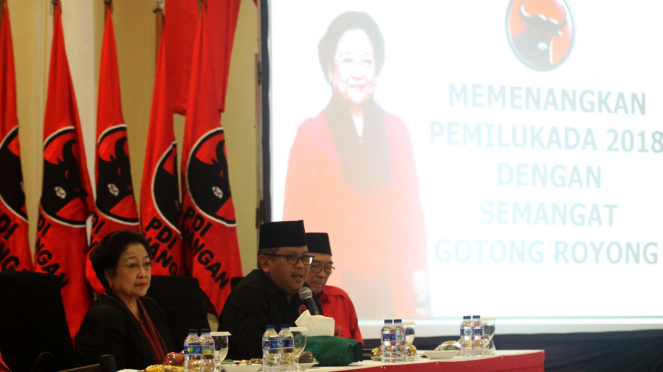 Imagen de la presidenta del PDIP, Megawati Sukarnaputri, en la Escuela del Partido para candidatos a jefe regional del PDIP.