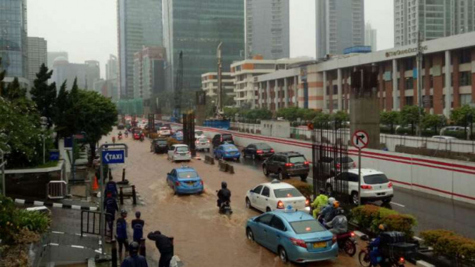 Genangan air di kawasan Jalan HR Rasuna Said, Jakarta Selatan.