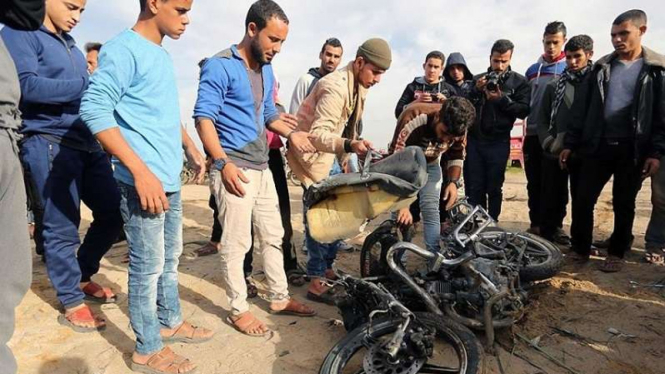 Sepeda motor warga Palestina yang dibom militer Israel.