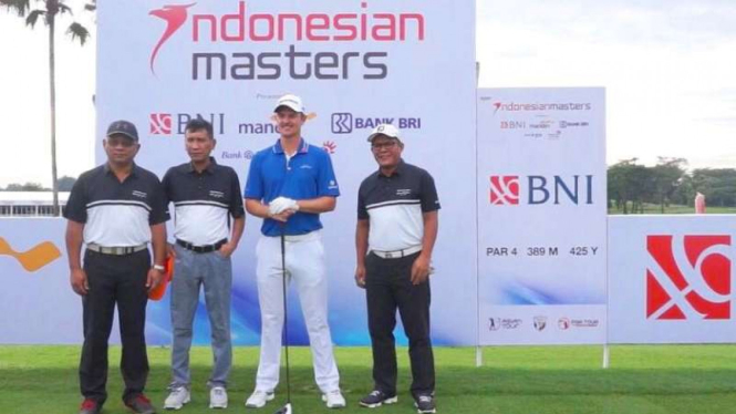 Pegolf asal Inggris, Justin Rose (kedua dari kanan).