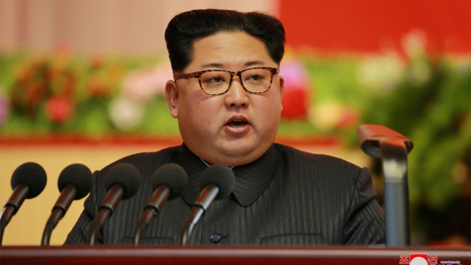 Kim Jong Un Beri Penghargaan untuk Ilmuwan Pembuat Hwasong-15
