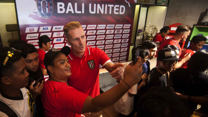 Pemain Bali United, Nick Van Der Velden