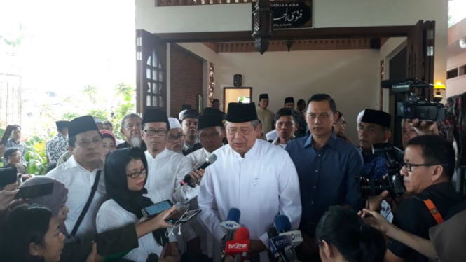 Susilo Bambang Yudhoyono melayat AM Fatwa