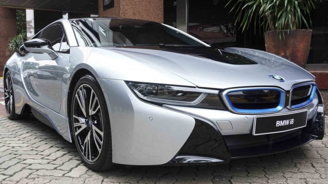 Mobil Listrik (hybrid) BMW i8 di Jakarta