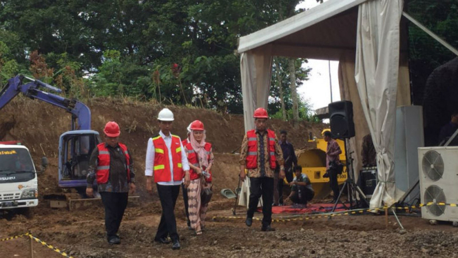 Presiden Joko Widodo  pada acara ground breaking  di Sukabumi