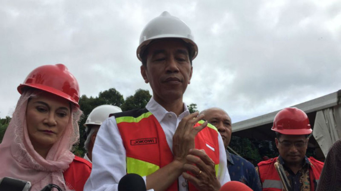 Presiden Joko Widodo  pada acara ground breaking  di Sukabumi