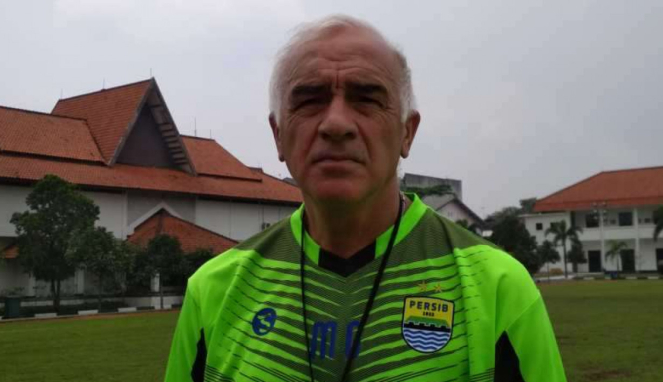 Pelatih baru Persib Bandung, Roberto Carlos Mario Gomez