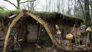Rumah Hobbit di Dunia Nyata, Dibangun dari Jerami