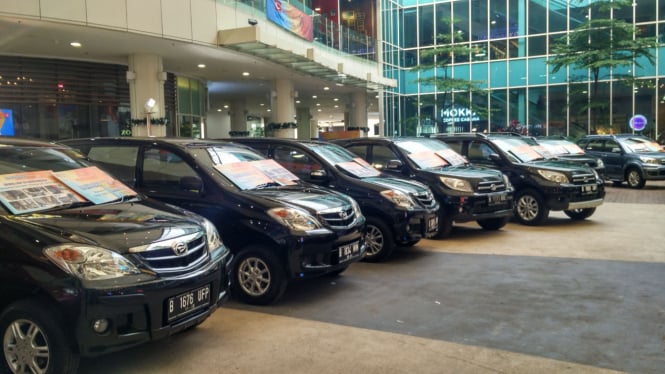 Penyerahan mobil-mobil pelanggan yang direkondisi Daihatsu.