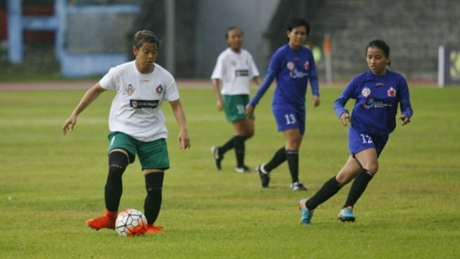 Pertandingan pembuka Bengawan Cup III antara Putri Surakarta vs Jakarta 69
