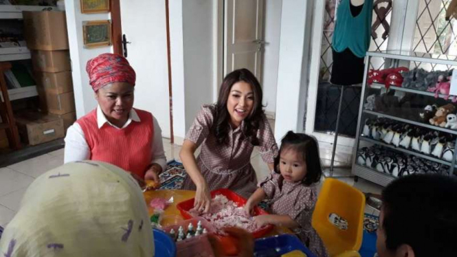 Sarwendah Tan ajak Thalia ke Imaculata Boarding School