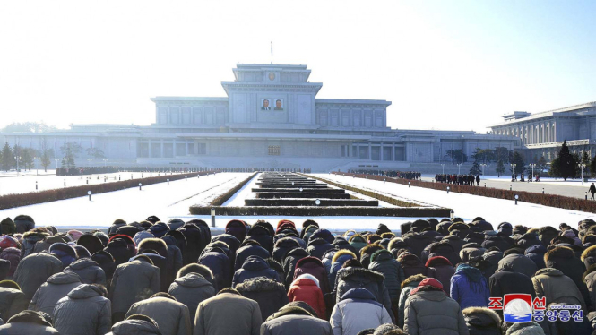 Rakyat Korea Utara Peringati 6 Tahun Kematian Kim Jong Il