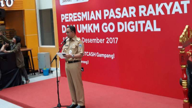 Gubernur DKI Jakarta, Anies Baswedan, saat peluncuran program Pasar Rakyat dan UMKM Go Digital di Pasar Mayestik, Kebayoran Baru, Jakarta Selatan.