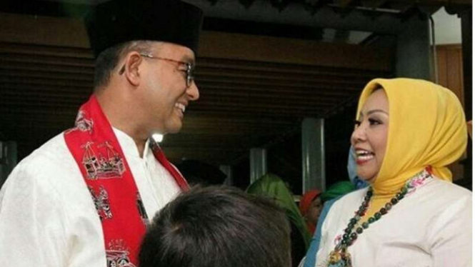 Gubernur Anies Baswedan dan desainer Anna Mariana