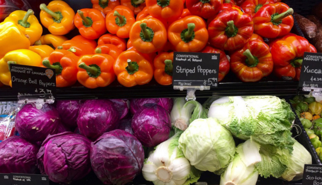 Ilustrasi sayuran/belanja di supermarket.