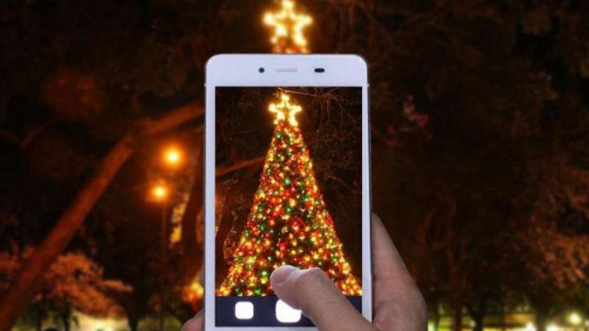 Mengabadikan libur Natal dengan smartphone.