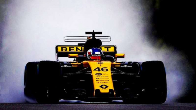 Pembalap F1 tim Renault, Sergey Sirotkin