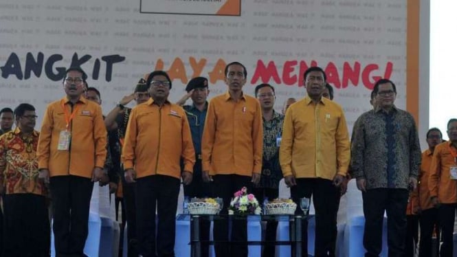 Presiden Jokowi bersama elite Partai Hanura.