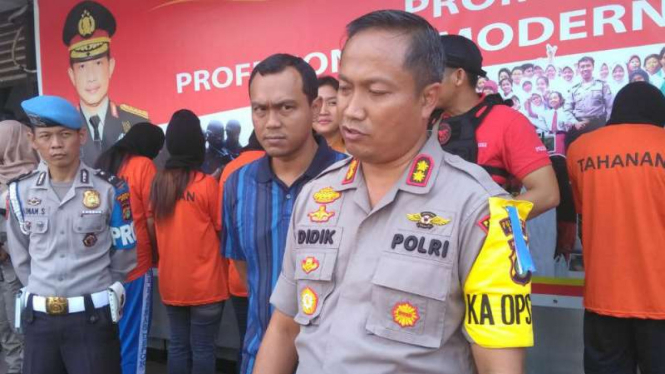 Kepala Polresta Depok, Ajun Komisaris Besar Polisi Didik Sugiyarto, dalam konferensi pers tentang penangkapan anggota Gengster Jembatan Mampang alias Geng Jepang pada Selasa, 26 Desember 2017.