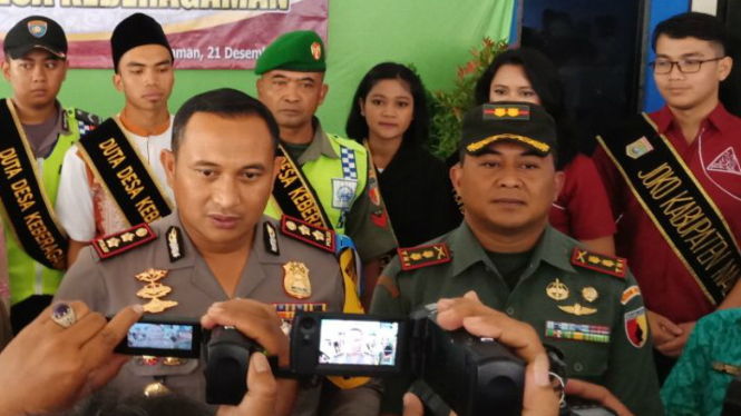 Kapolres Malang, Ajun Komisaris Besar Polisi Yade Setiawan Ujung (kiri)
