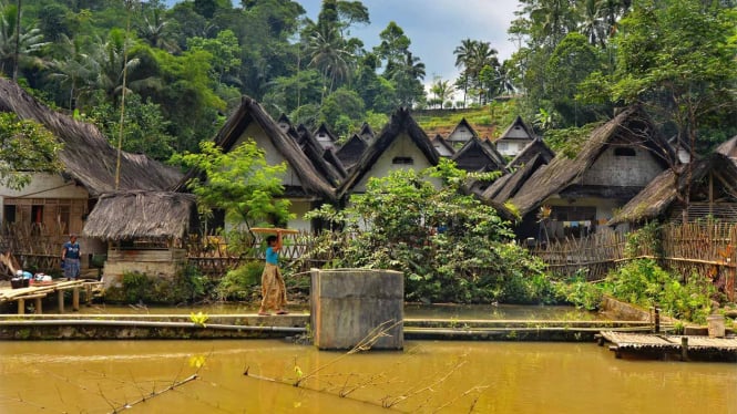 Indahnya Rumah  Adat  Kampung  Naga  di Tasikmalaya