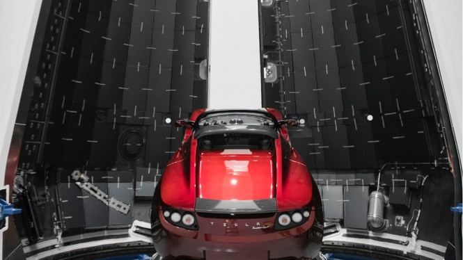 Mobil listrik Tesla Roadster siap dikirim ke luar bumi