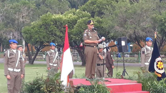 Gubernur Anies Baswedan mimpin apel besar rotasi Satpol PP DKI Jakarta.