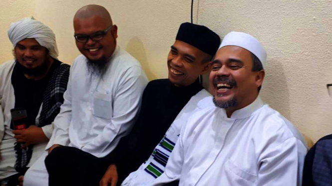 Ustadz Abdul Somad & Rizieq Shihab bertemu di Tanah Suci Mekah.