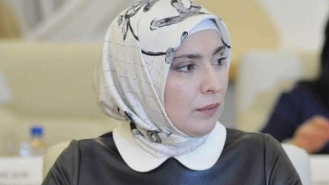 Aina Gamzatova, Muslimah yang menantang Putin di Pilpres Rusia.