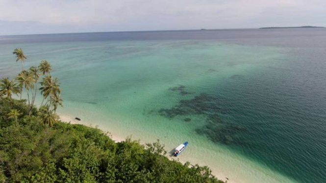 Pemandangan Pulau Banyak dari atas Mercusuar