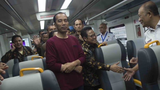 Jokowi dan Cak Imin saat peresmian kereta api Bandara.