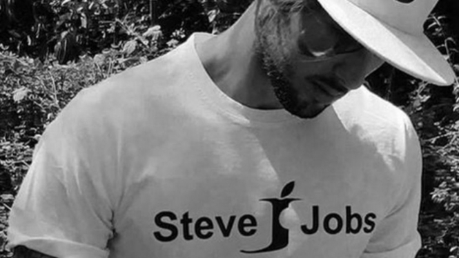 Kaus merek Steve Jobs 