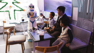 Intip Kafe Pertama di Vietnam yang Gunakan Pelayan Robot