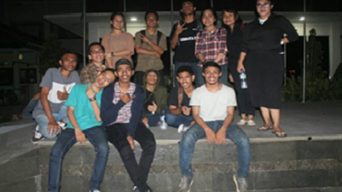 Komunitas mahasiswa Indonesia Timur.