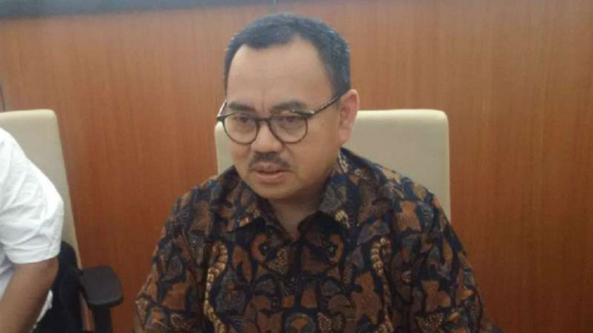 Bakal calon gubernur Jawa Tengah, Sudirman Said, dalam konferensi pers tentang pemilihan gubernur di Semarang pada Rabu malam, 3 Januari 2018.