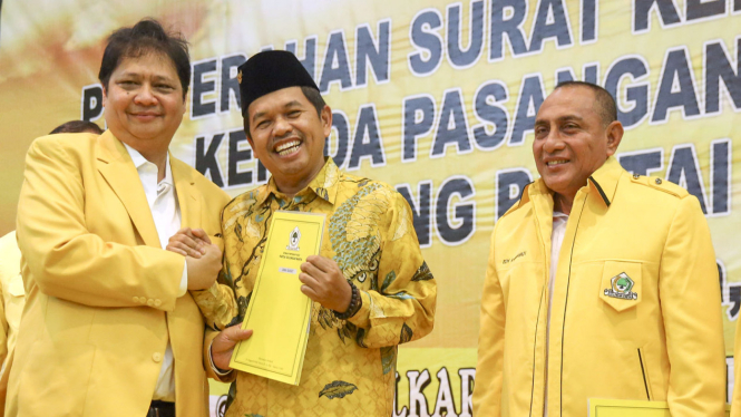 Penyerahan Surat Keputusan DPP Partai Golkar pada Pilkada 2018