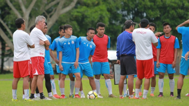 Pemain Arema FC menjalani sesi latihan